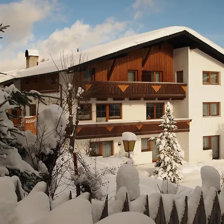 Gaestehaus Manuela - Familie Rantner Гостьовий будинок Зефельд-ін-Тіроль