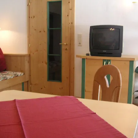Gaestehaus Manuela - Familie Rantner 3* Ζέεφελντ